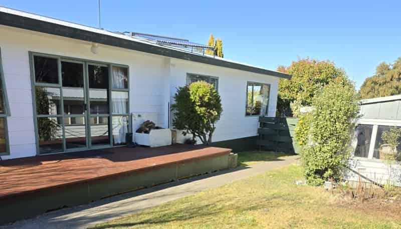 5 Parklane Place, Weston