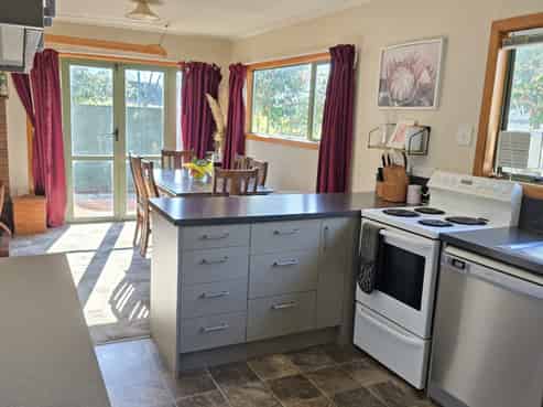 5 Parklane Place, Weston