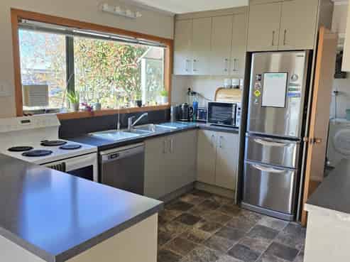 5 Parklane Place, Weston