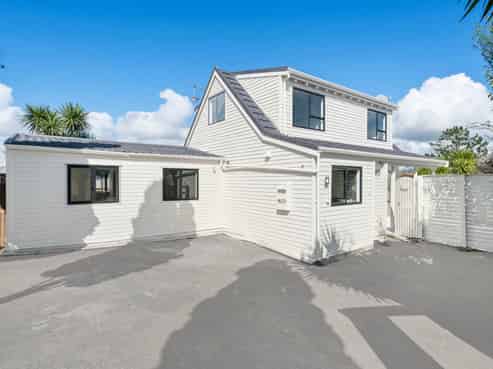 2/16 Moxham Grove, Massey