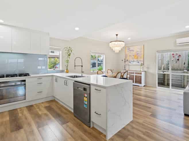 10 Mission Heights Drive, Flat Bush