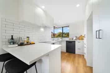 8 Coupland Court, Glendene
