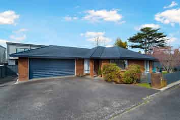 8 Coupland Court, Glendene