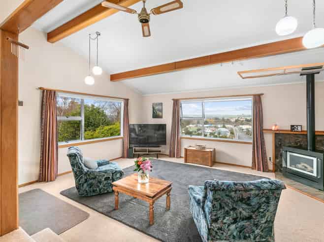 6 Domain Road, Waipawa