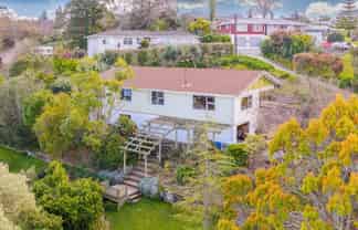 6 Domain Road, Waipawa