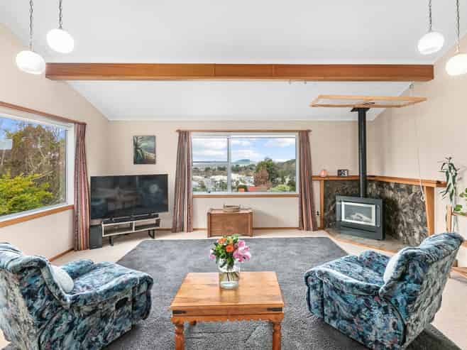6 Domain Road, Waipawa