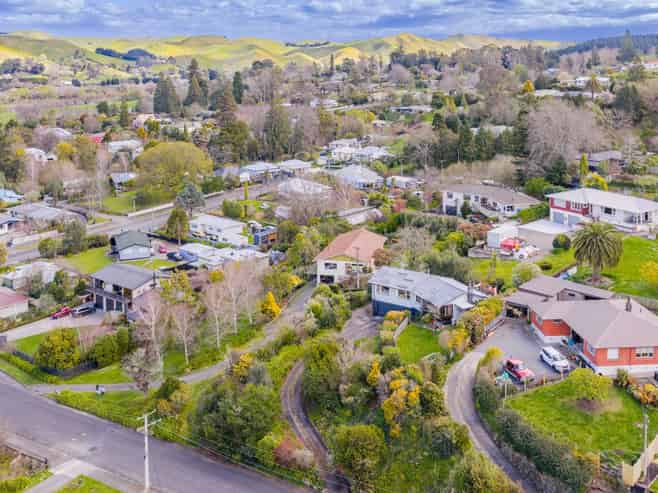 6 Domain Road, Waipawa