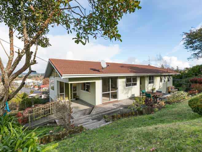 6 Domain Road, Waipawa