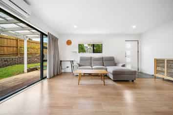 2/109 Target Road, Totara Vale
