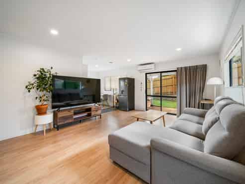 2/109 Target Road, Totara Vale