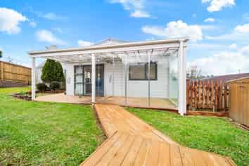 2/109 Target Road, Totara Vale