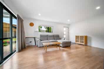 2/109 Target Road, Totara Vale