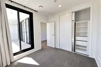 101/12 Barrack Road , Mount Wellington