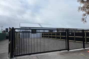 Refurbished 130m² Workshop + Secure 120m² Yard