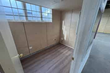 Refurbished 130m² Workshop + Secure 120m² Yard