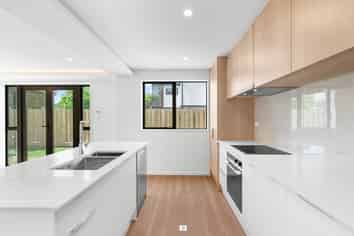 2/62 Colombo Street, Cashmere