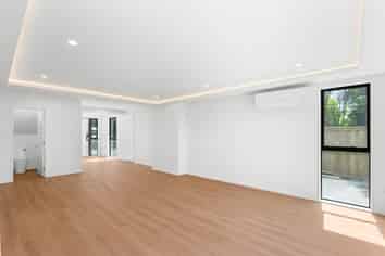 2/62 Colombo Street, Cashmere