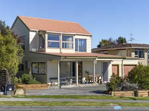 8 Newall Avenue, Stoke
