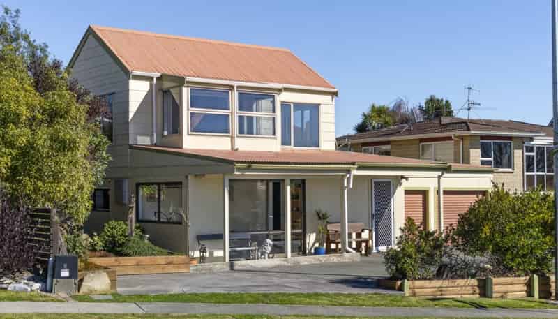 8 Newall Avenue, Stoke