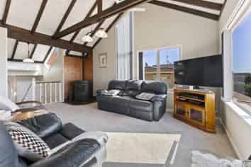 8 Newall Avenue, Stoke