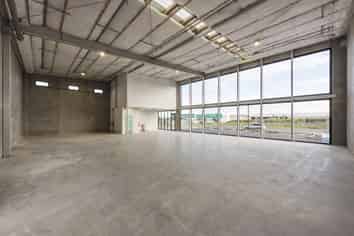 High-Exposure Industrial Unit 