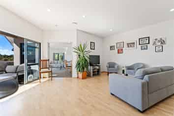 35 Blue Heron Rise, Stanmore Bay
