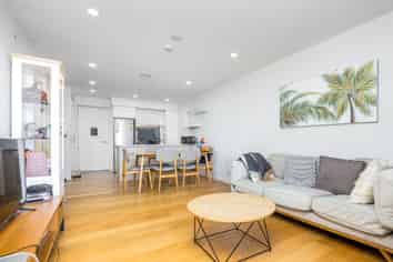 307/10 Lion Place, Epsom