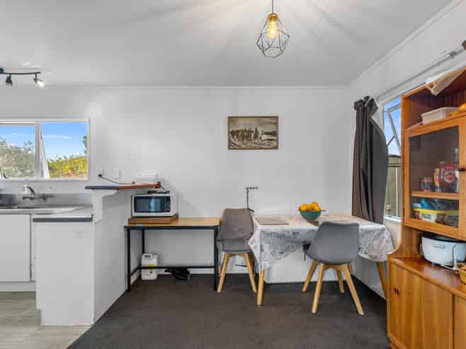 9A Henderson Crescent, Parkvale