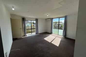 9A Stewart Place, Otara