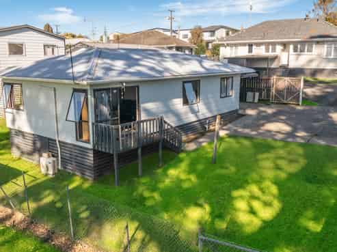 2/27 Christmas Road, Manurewa