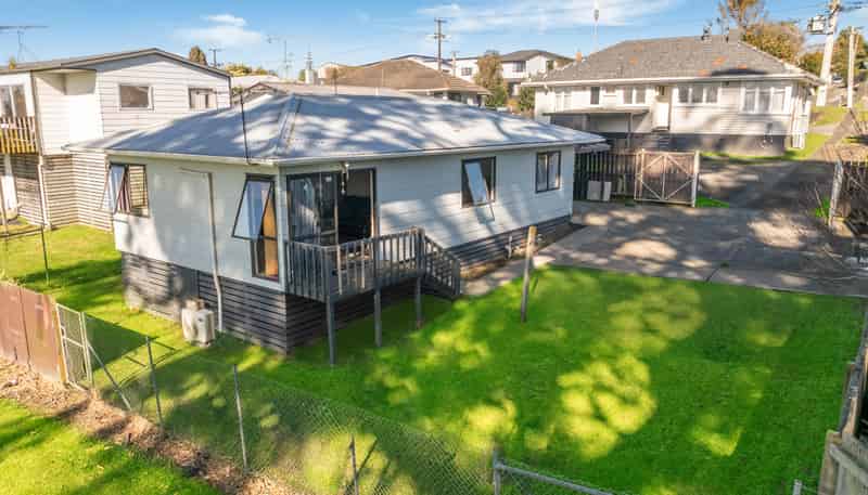 2/27 Christmas Road, Manurewa