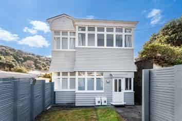 38 Rua Street, Lyall Bay