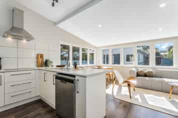 38 Rua Street, Lyall Bay