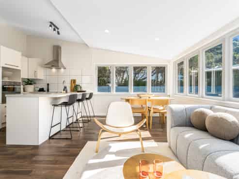 38 Rua Street, Lyall Bay