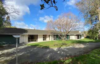 8 Brackendale Place, Burnside