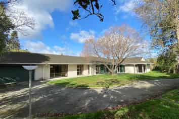 8 Brackendale Place, Burnside