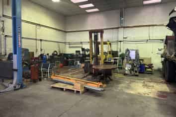 Roadfront 270sqm Industrial Unit