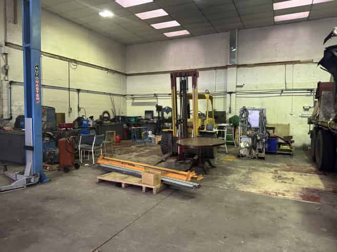 Roadfront 270sqm Industrial Unit