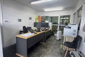 Roadfront 270sqm Industrial Unit