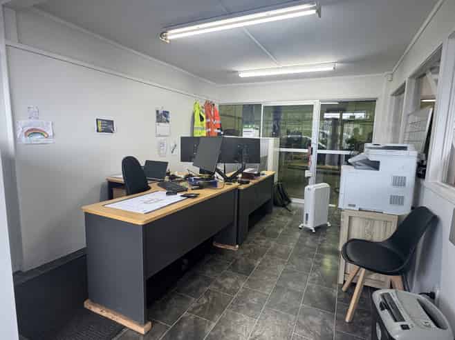 Roadfront 270sqm Industrial Unit