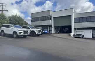 Roadfront 270sqm Industrial Unit
