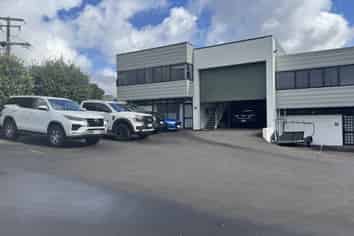 Roadfront 270sqm Industrial Unit