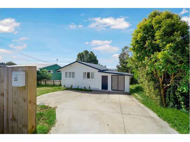 261 Sturges Road, Henderson
