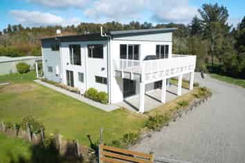 91 Beach Road, Kakapotahi, Ross