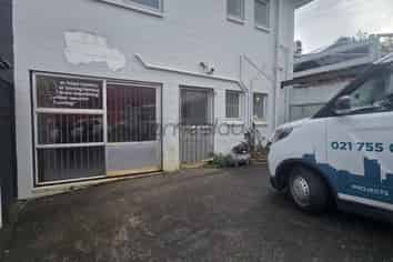 Stanmore Bay Affordable Commercial Unit 74m2