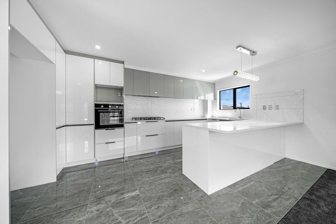 Brick-Built Home in– Huge Income Potential - Vista 6