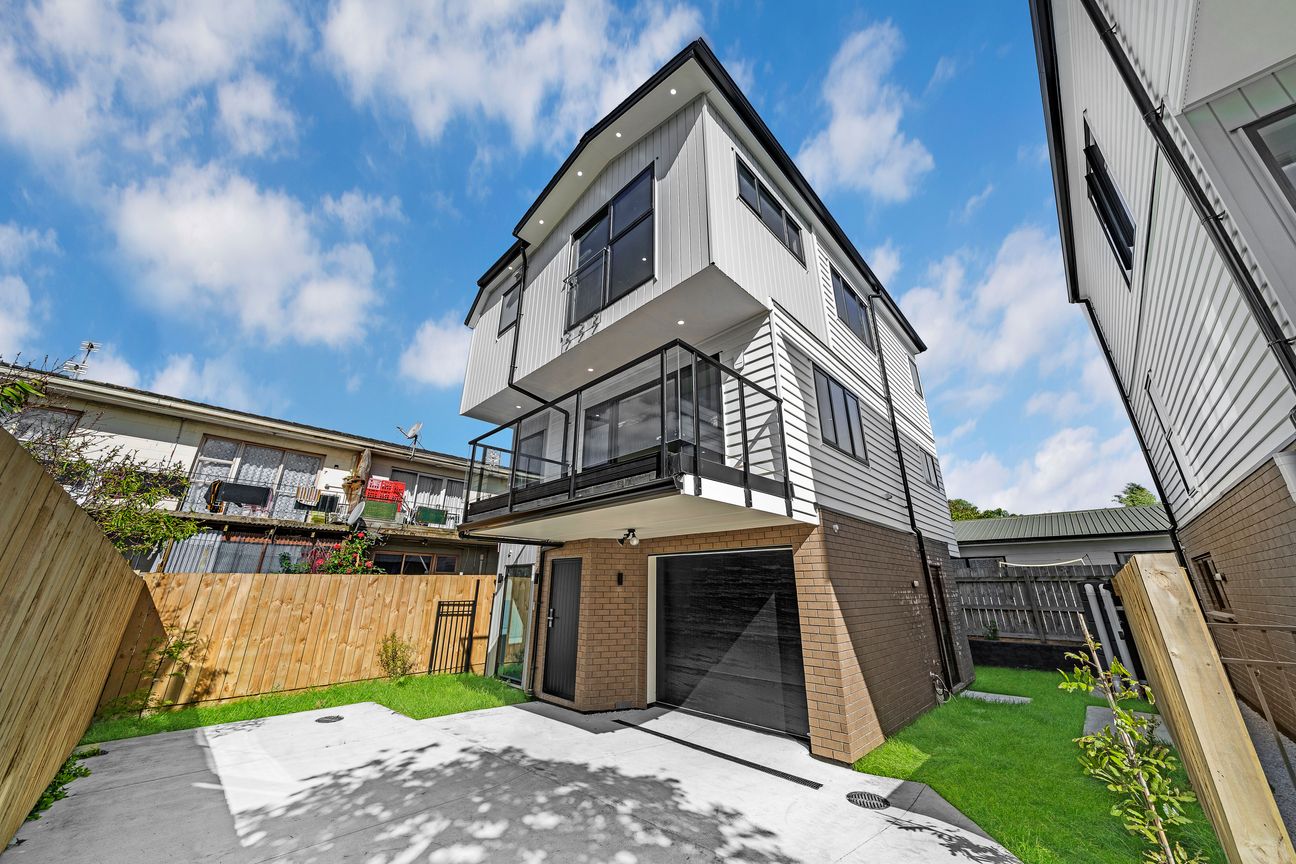 Brick-Built Home in– Huge Income Potential - Vista 2