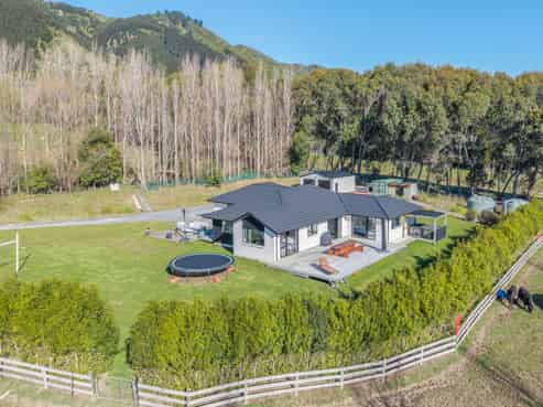 6 Hadfield Road, PEKA PEKA