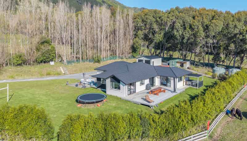 6 Hadfield Road, PEKA PEKA
