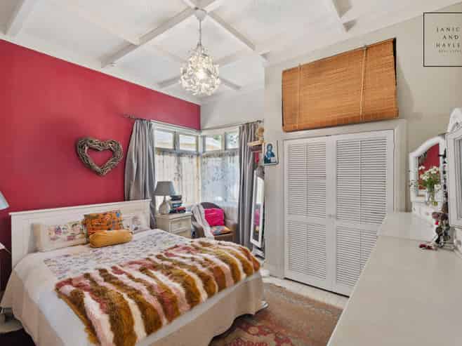 46 Grande Vue Road, Hill Park